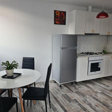 באקאו Luxury Apartments Mall Area מראה חיצוני תמונה